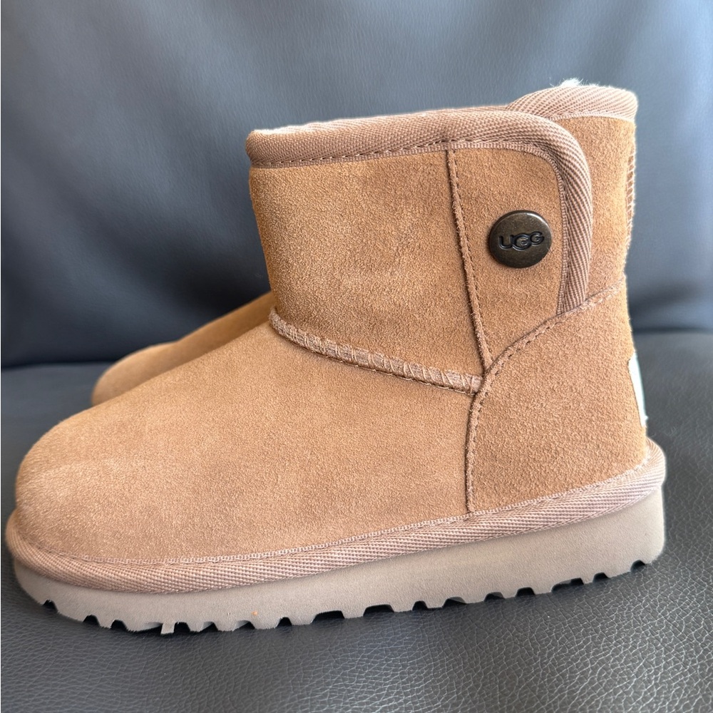 Kids’ UGG Chestnut Shearling Boots